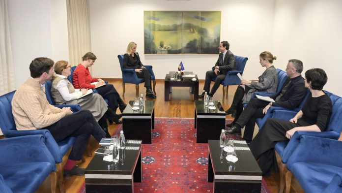 Poslanica Evropskog parlamenta i izvestioc za Kosovo Violom fon Kramon (Foto: Kabinet premijera Kosova)