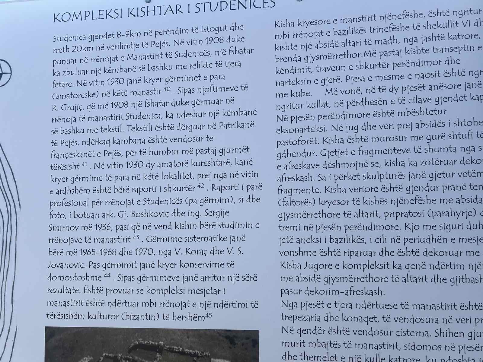 Radio Goraždevac obišao ograđene temelje Studenice Hvostanske, na tabli logo opštine Istok 1 image 123650291 7