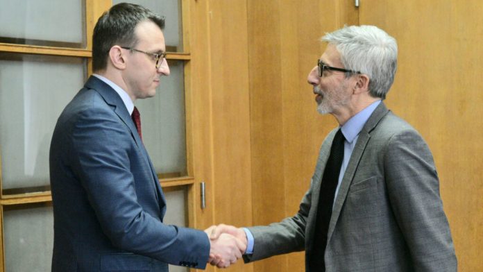 Direkotr Kancelarije za KiM Petar Petković i ambasador Francuske u Republici Srbiji Pjer Košar (Foto Kancelarija za KiM) Direkotr Kancelarije za KiM Petar Petković i ambasador Francuske u Republici Srbiji Pjer Košar (Foto Kancelarija za KiM)