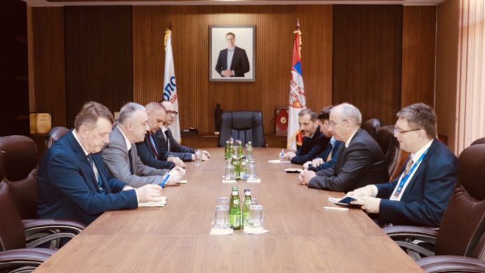 Predstavnici Srpske liste na sastanku sa šefom misije OEBS-a na Kosovu Majklom Devenportom (Foto Srpska lista/Кancelarija za saradnju sa medijima i civilnim seкtorom) Predstavnici Srpske liste na sastanku sa šefom misije OEBS-a na Kosovu Majklom Devenportom (Foto Srpska lista/Кancelarija za saradnju sa medijima i civilnim seкtorom)