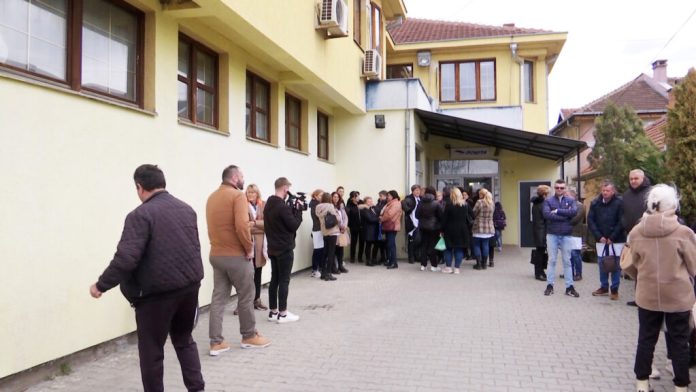 KOSOVO-protest-posta.mp4.00_00_34_12.Still001-1024x576