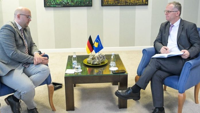 Manuel Saracin i Besnik Bisljimi (Foto Kabinet premijera Kosova) Manuel Saracin i Besnik Bisljimi (Foto Kabinet premijera Kosova)