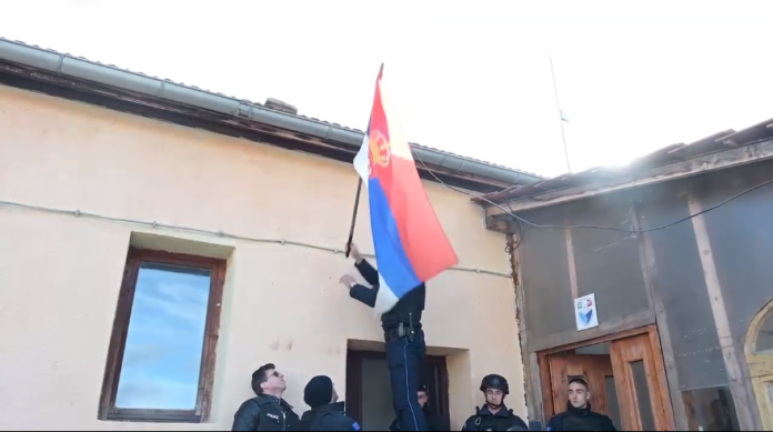Skidanje srpske yastave u Goradevcu (Foto: Printskrin RTK Live)