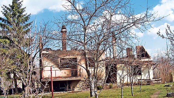 Spaljena kuća u Čaglavici u martovskom pogromu (Foto: D.Iliić, G.Avramović)