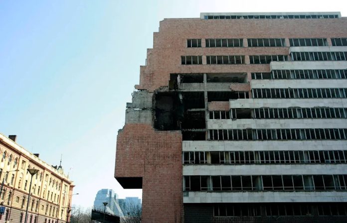 Posledice NATO bombardovanja u Beogradu (Foto Beta/Miloš Miškov)