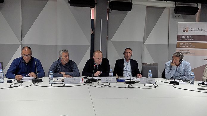 Predstavnici SSK, Osnovnog suda u Mitrovici i NVO ACDC (Foto: Kim)