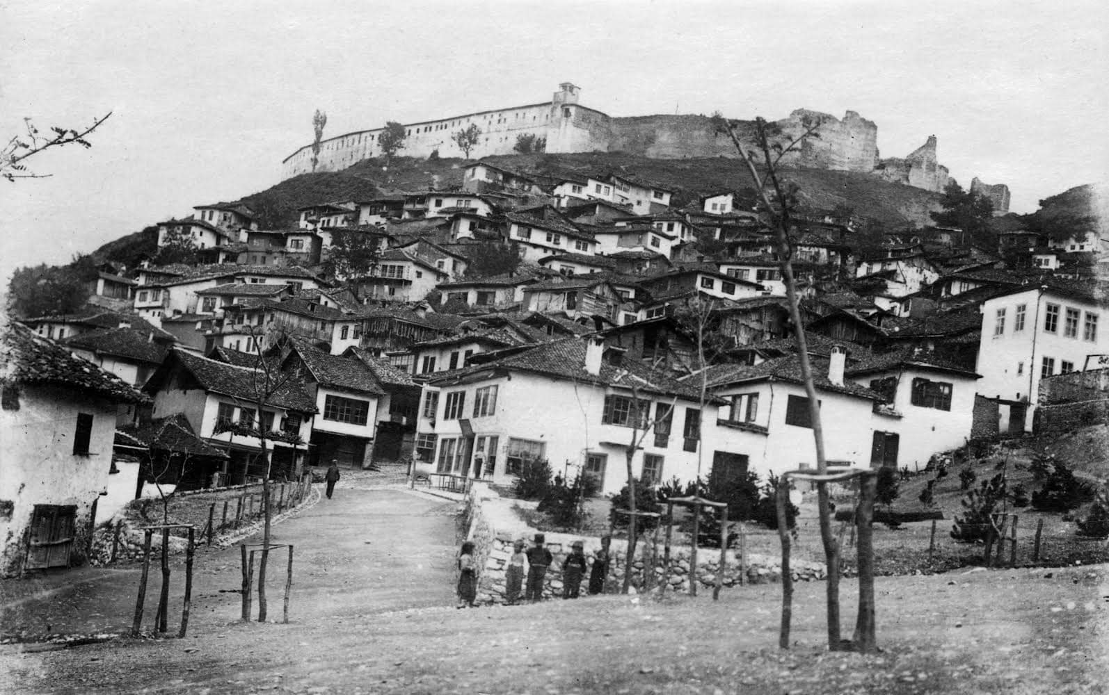 Prizren: U prisustvu velikog broja vernika proslavljena Lazareva subota u Svetim Arhangelima 4 440322565 843696727802006 8628870143099705036 n