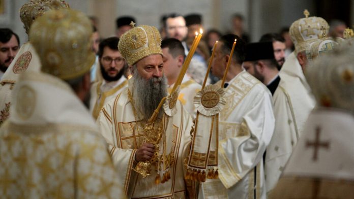Patrijarh Porfirije i episkopi Srpske pravoslavne crkve okupili su se danas u Hramu Svetog Save na Vračaru, gde je počela liturgija koja će označiti početak redovnog zasedanja Arhijerejskog Sabora SPC (Foto: Tanjug/Sava Radovanović)