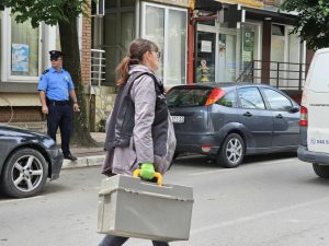 U toku provera sefa u Trezoru u Kosovskoj Mitrovici 3 9d2ae3ab 7e8a 4731 a332 9815bc37278d 1024x768 1