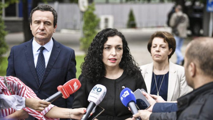 Aljbin Kurti, Vjosa Osmani i Donika Gervala (Foto Kabinet premijera Kosova) Aljbin Kurti, Vjosa Osmani i Donika Gervala (Foto Kabinet premijera Kosova)