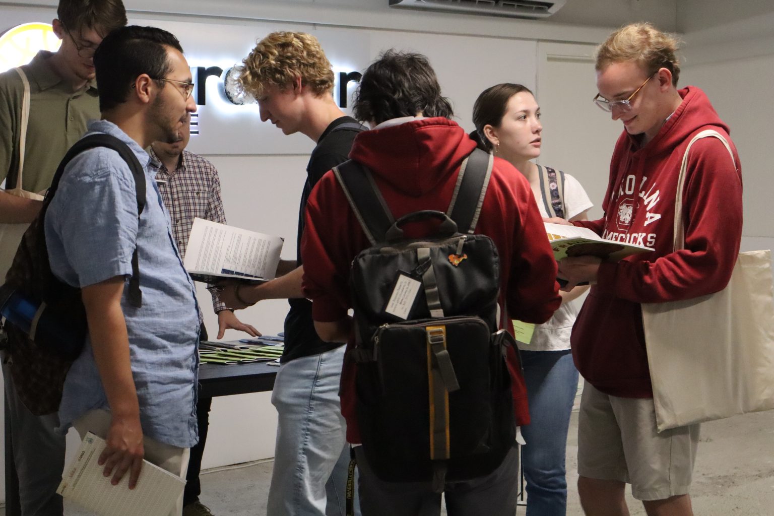 Promocija priručnika za učenje srpskog i albanskog jezika u Prištini: Mnogi nesporazumi su nastali zato što se nismo razumeli 2 Foto: NVO CASA