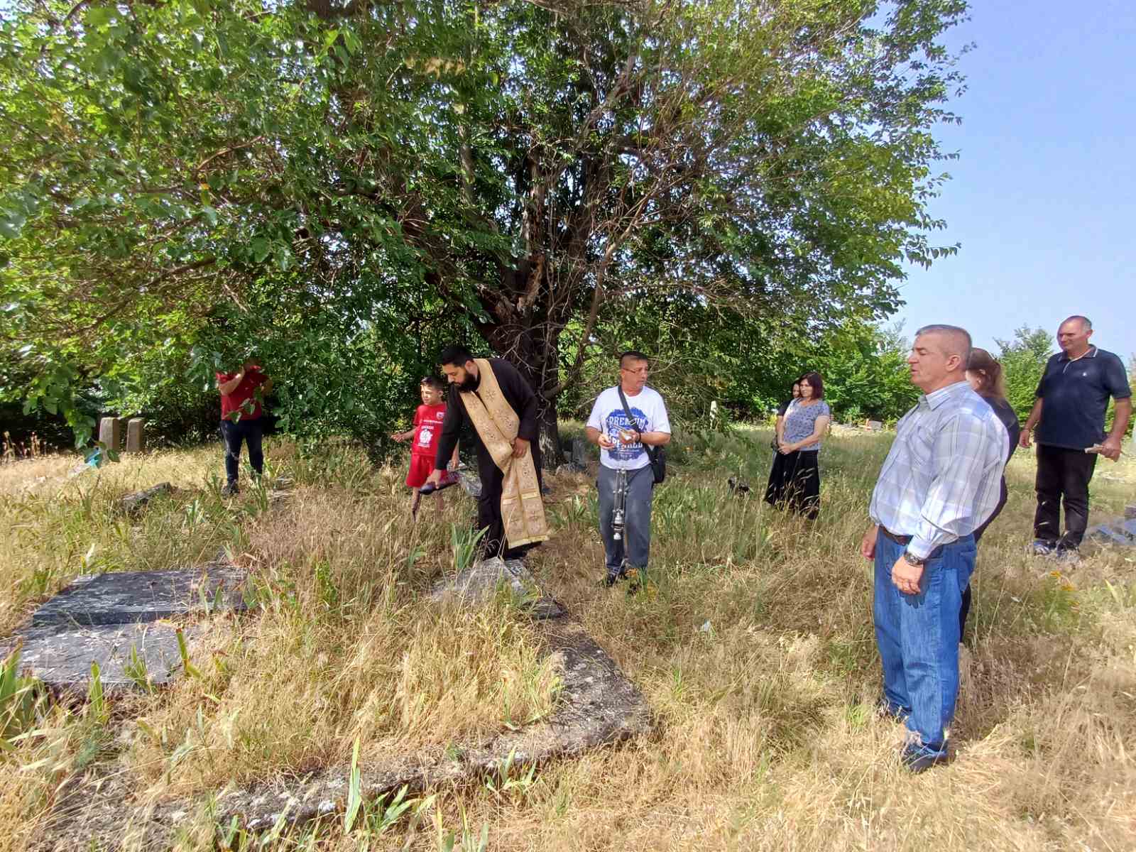 Duhovske zadušnice obeležene na orahovačkom groblju 1 Foto: Radio Goraždevac