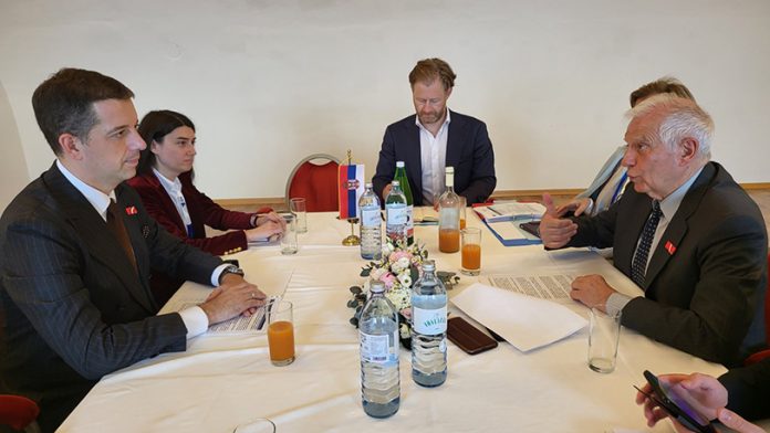 Detalj sa sastanka ministra spoljnih poslova Srbije Marka Đurića i visokog predstavnika EU za spoljnu politiku i bezbednost Žozepa Borela (Foto Ministarstvo spoljnih poslova Srbije) Detalj sa sastanka ministra spoljnih poslova Srbije Marka Đurića i visokog predstavnika EU za spoljnu politiku i bezbednost Žozepa Borela (Foto Ministarstvo spoljnih poslova Srbije)