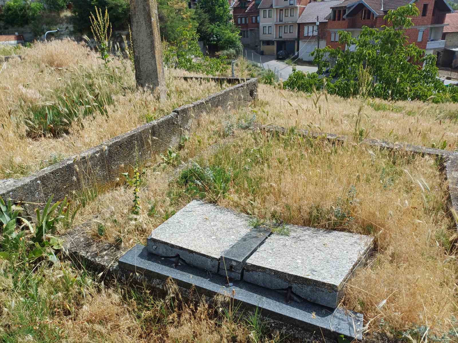 Duhovske zadušnice obeležene na orahovačkom groblju 2 Foto: Radio Goraždevac