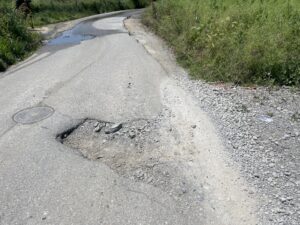 Čaglavica: Rupe i kanalizacija ometaju saobraćaj u Stefanovoj ulici 3 IMG 1361 300x225 1