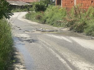 Čaglavica: Rupe i kanalizacija ometaju saobraćaj u Stefanovoj ulici 2 IMG 1364 300x225 1