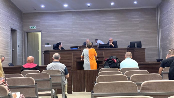 Optužena Silvana Arsović pred sudom daje izjavu o ubistvu Olivera Ivanovića (Foto: Kim) Optužena Silvana Arsović pred sudom daje izjavu o ubistvu Olivera Ivanovića (Foto: Kim)