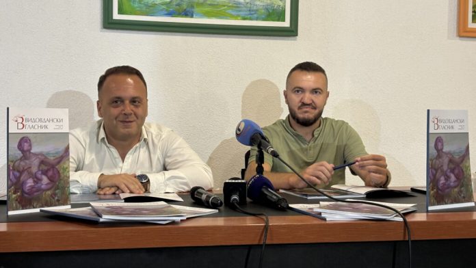 IMG_7882-1024x576 Urednici "Vidovdanskog glasnika" Aleksandar Gudžić i Žarko Milenković na promociji u Domu kulture "Gračanica" (Foto: Kim)