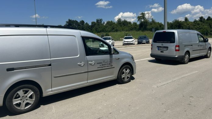 Predaja posmrtnih ostataka stradalih Srba na Merdaru (Foto Kim) Predaja posmrtnih ostataka stradalih Srba na Merdaru (Foto Kim)