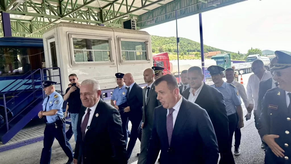 Posebna traka za ulazak i izlazak sa Kosova bez kontrole na prelazu Vrbnica 1 Sveclja Vrbnica 1536x864 1
