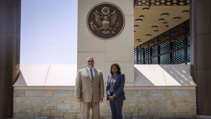 Ambasador Hovenijer predstavio novu zamenicu šefa misije u američkoj ambasadi na Kosovu Anu Pratipati (Foto: Fejsbuk@U.S. Embassy Pristina, Kosovo)