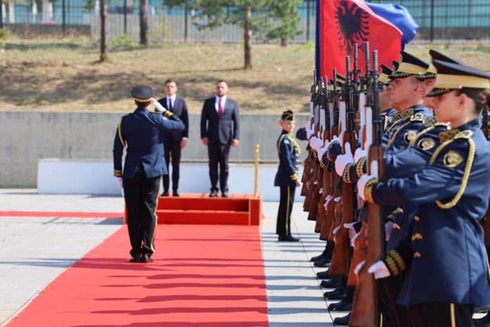 Ceremonija povodom posete ministra odbrane Albanije Pira Vengua (Foto Ministarstvo odbrane) Ceremonija povodom posete ministra odbrane Albanije Pira Vengua (Foto Ministarstvo odbrane)