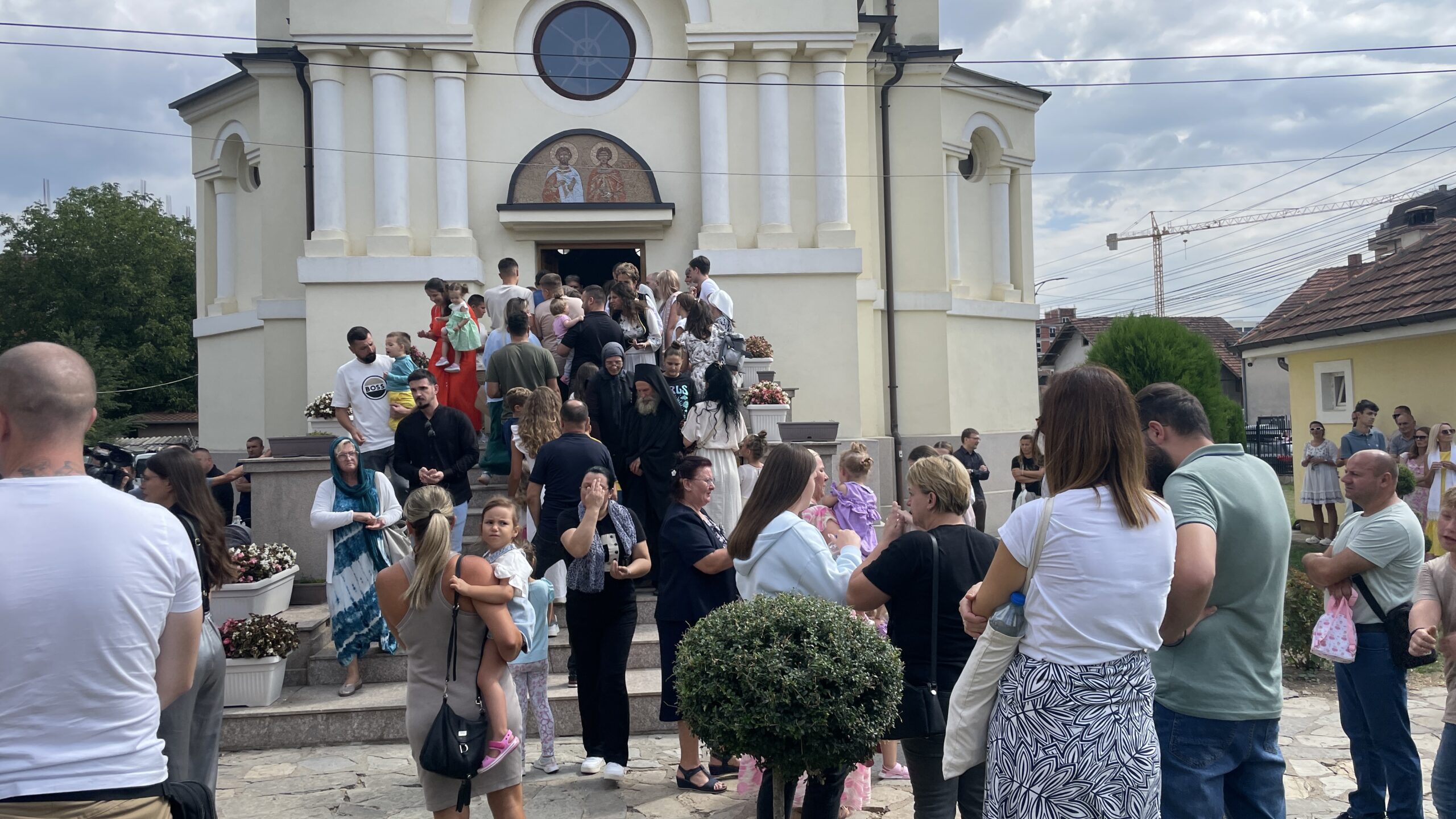 Crkva Svetih Flora i Lavra u Lipljanu: Obeležena slava, završetak freskopisa i 90 godina hrama (Foto Kim)