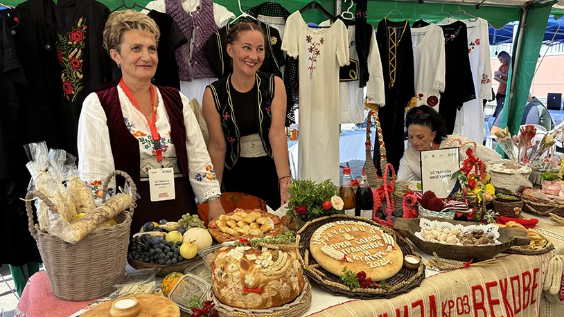Gračanica: Prvi sajam tradicije i kulture i šesti Međuopštinski sajam meda 2 IMG 9351
