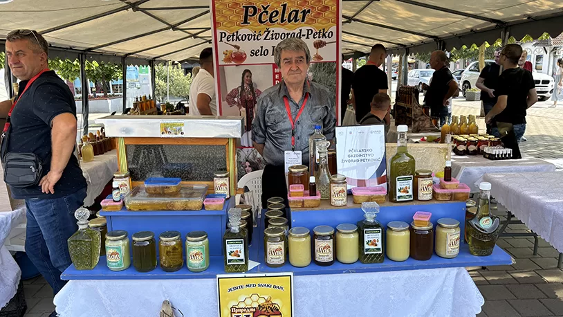 Gračanica: Prvi sajam tradicije i kulture i šesti Međuopštinski sajam meda 4 IMG 9381