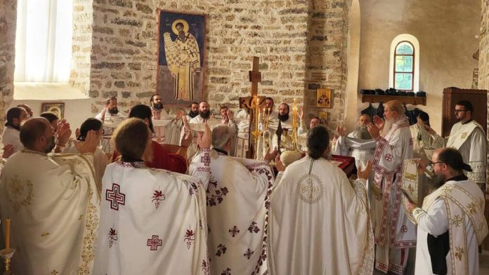Praznik Prenosa moštiju Svetog prvomučenika i arhiđakona Stefana u manastiru Banjska (Foto: Eparhija raško-prizrenska)