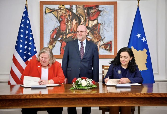 Potpisan ugovor o grantu od oko 35 miliona sa USAID-om (Foto: X@USAmbKosovo)