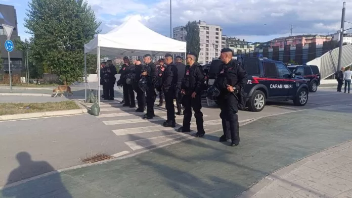 Pripadnici KFOR-a ponovo formirali kordone na mostu – i sa severne i sa južne strane 2 Foto: KoSSev