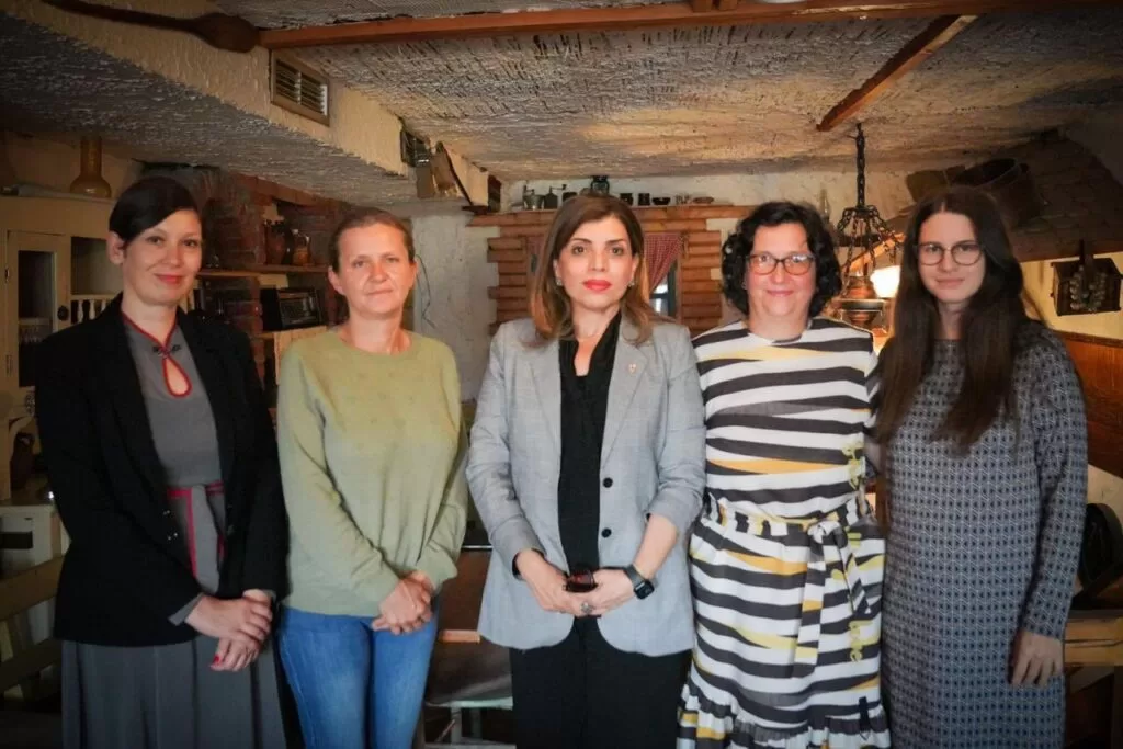 Foto: Grupa žena sa Severa