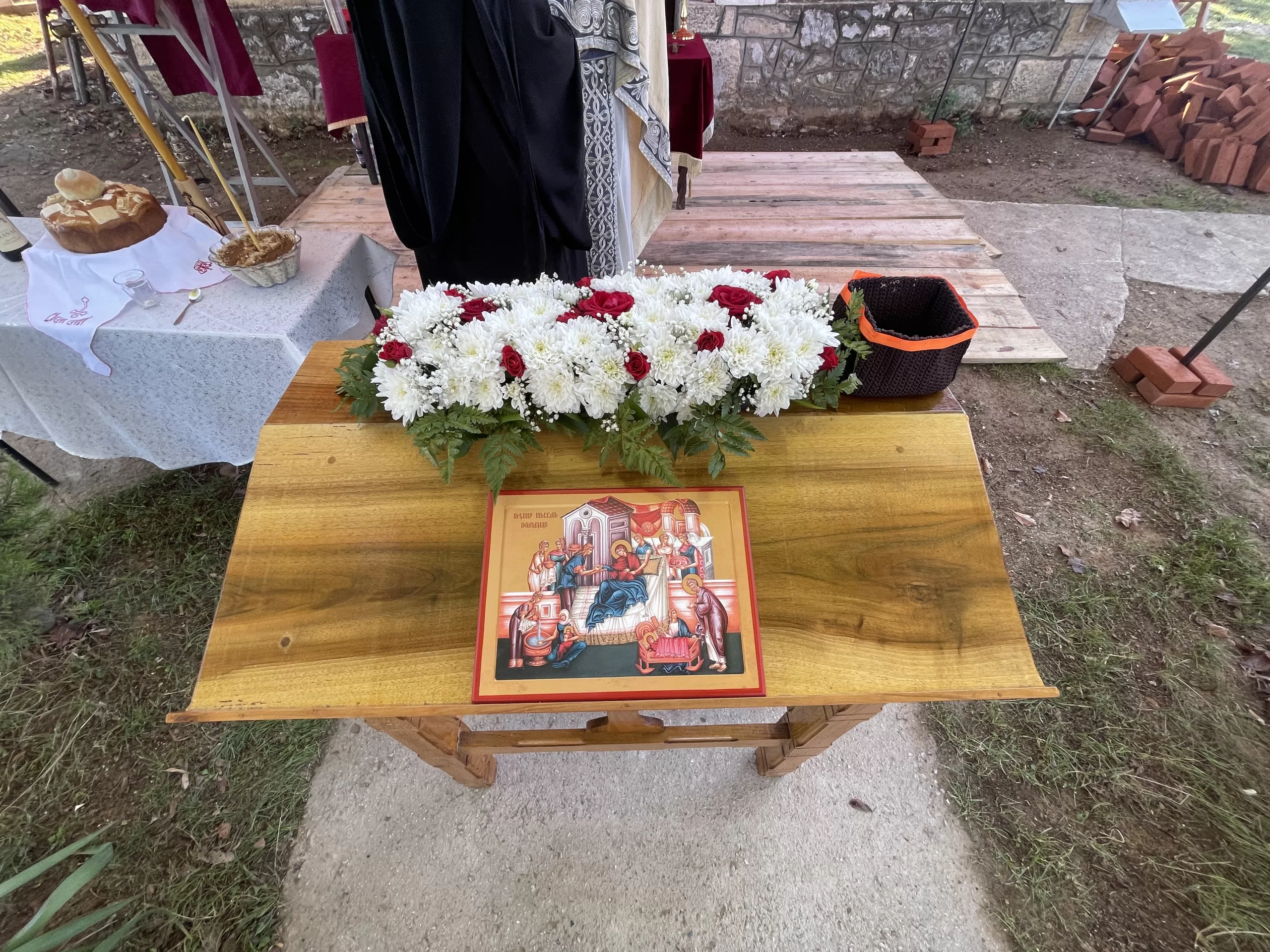 Ispred crkve koja se obnavlja u Goraždevcu proslavljena crkvena slava 4 (Foto: Radio Goraždevac)