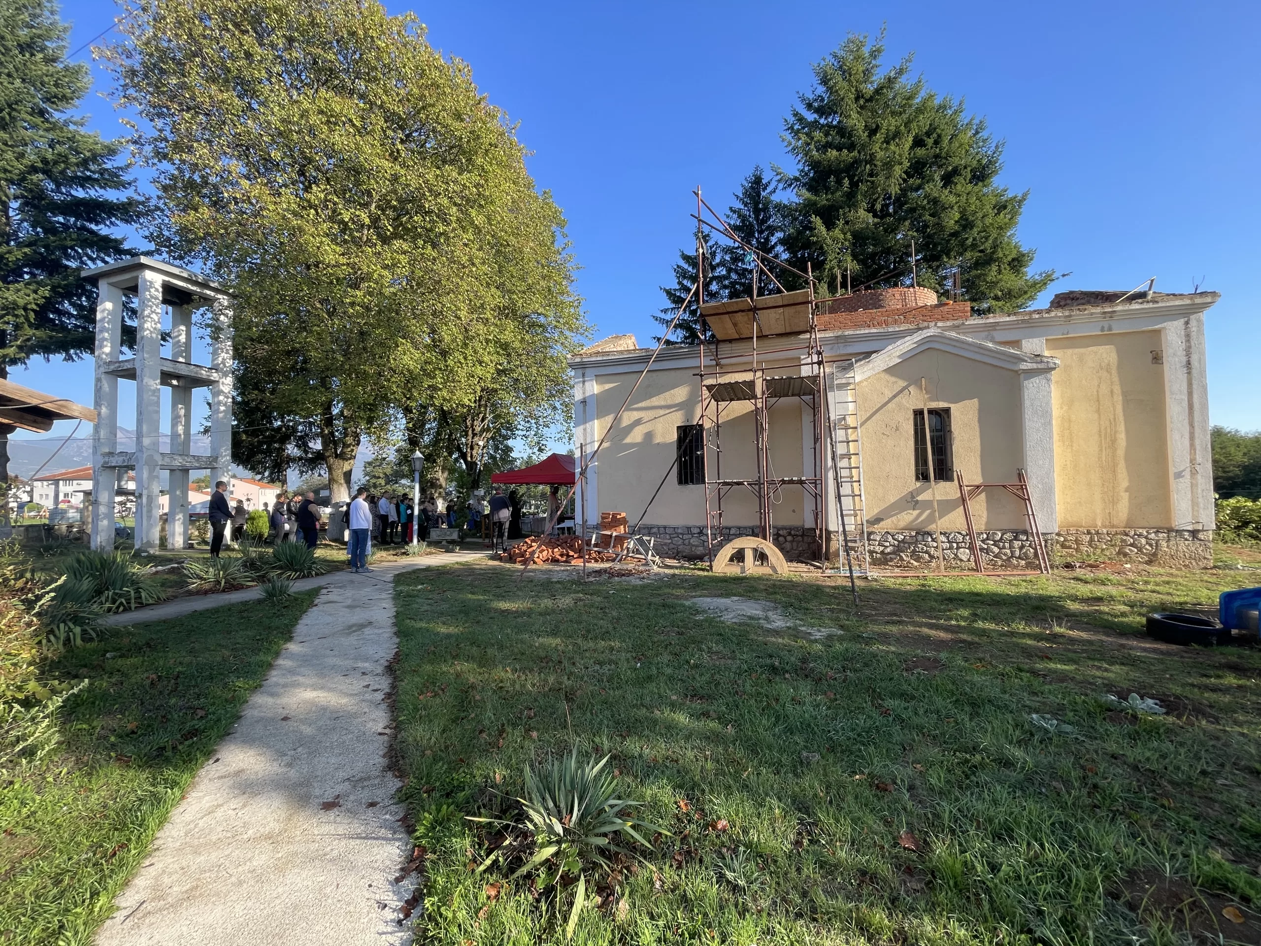 Ispred crkve koja se obnavlja u Goraždevcu proslavljena crkvena slava 3 (Foto: Radio Goraždevac)