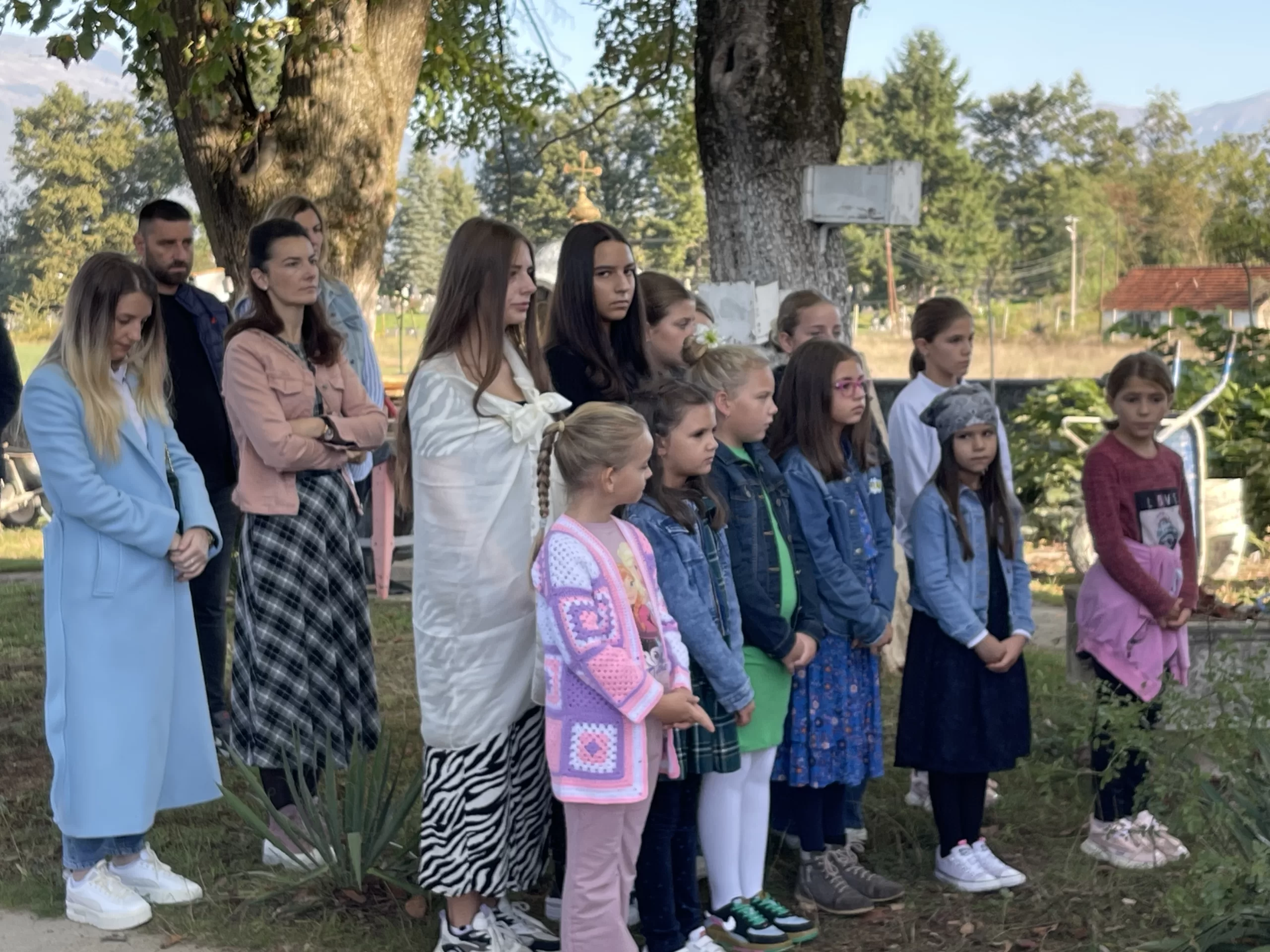 Ispred crkve koja se obnavlja u Goraždevcu proslavljena crkvena slava 2 (Foto: Radio Goraždevac)