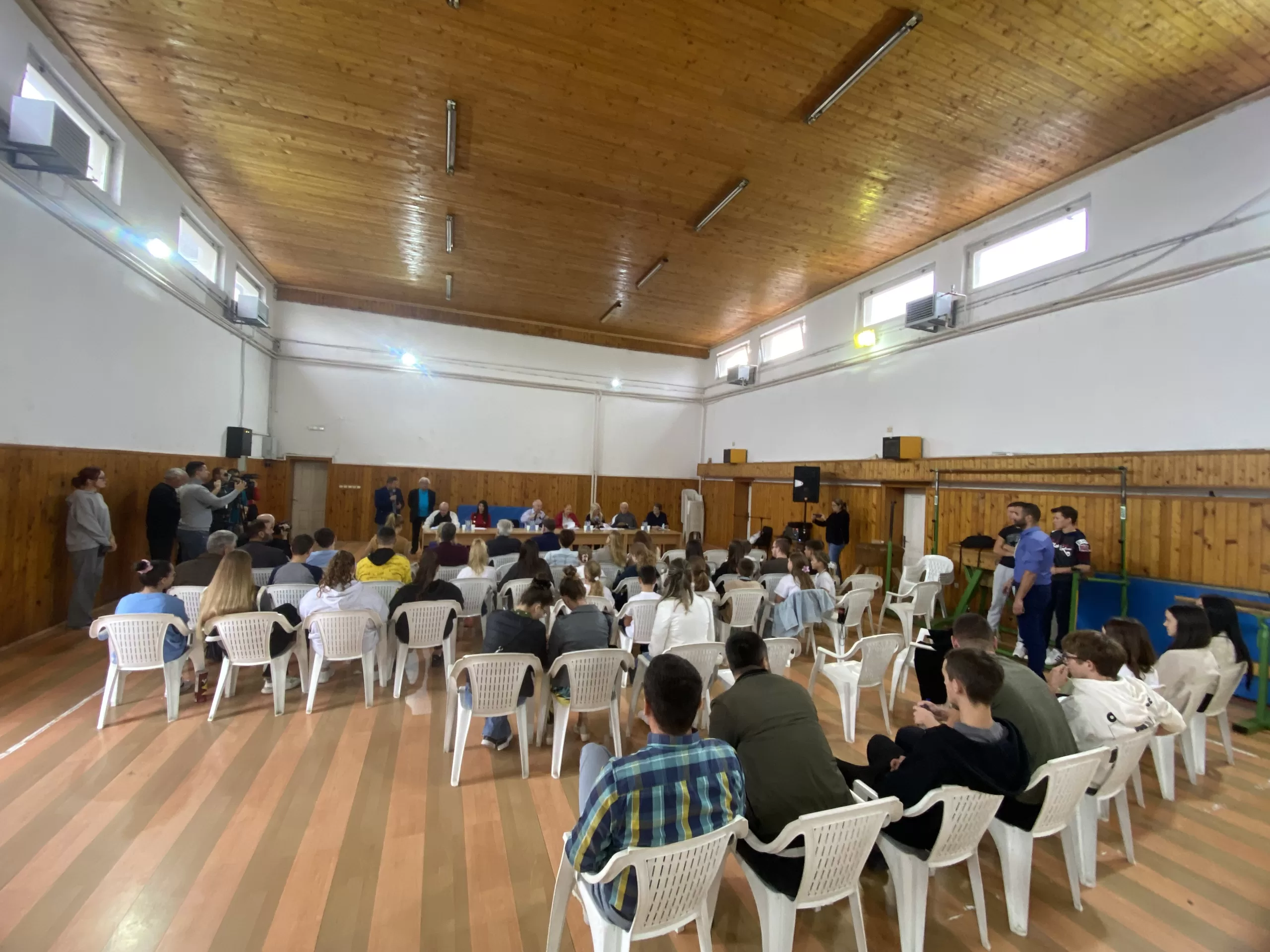 Pesnici Nevena Milosavljević i Vladan Rakić, dobitnici književne nagrade “Lazar Vučković” 2 Pesnički susret „Lazar Vučković“ u Goraždevcu (Foto: Radio Goraždevac)