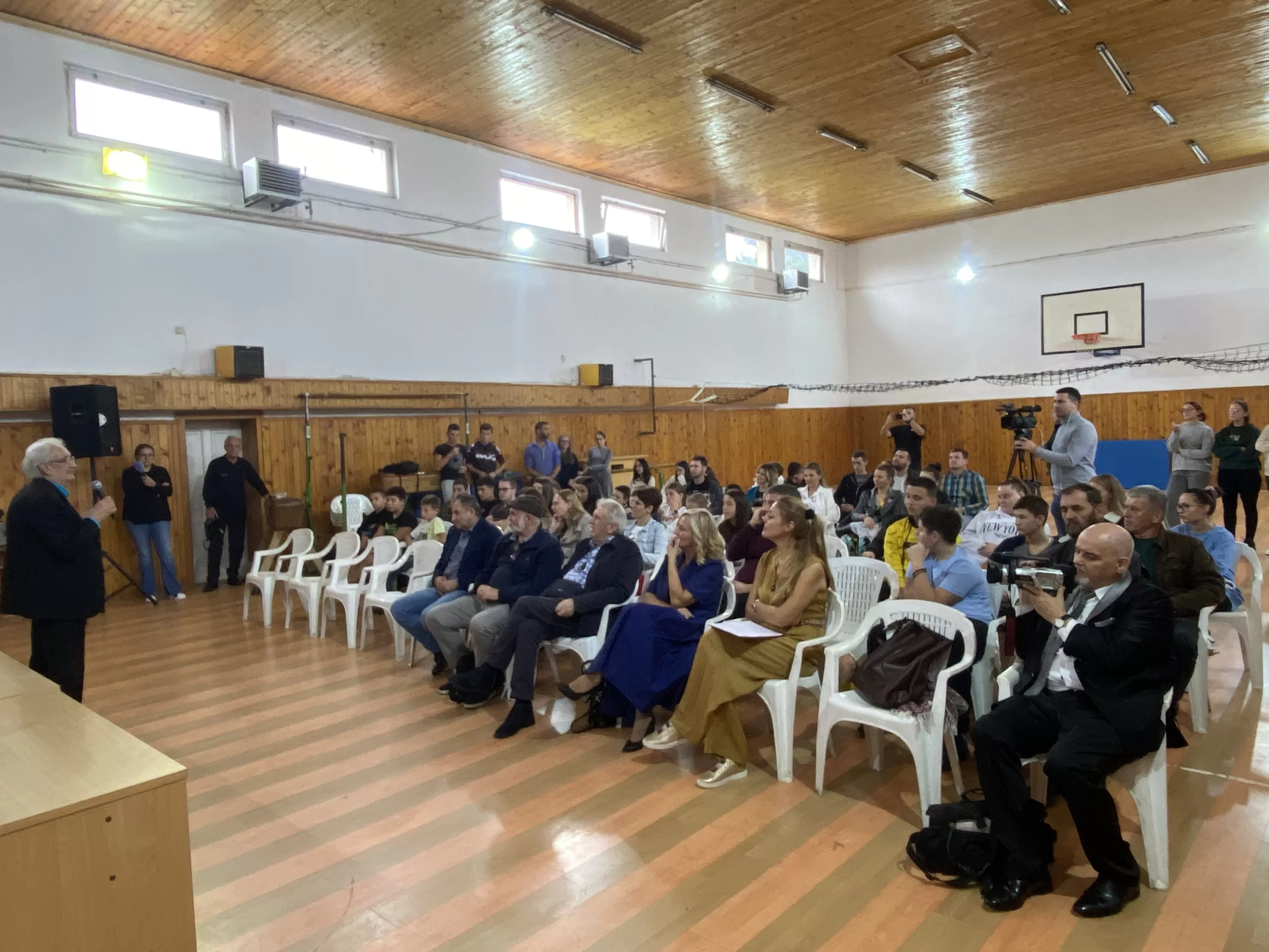 Pesnici Nevena Milosavljević i Vladan Rakić, dobitnici književne nagrade “Lazar Vučković” 1 Pesnički susret „Lazar Vučković“ u Goraždevcu (Foto: Radio Goraždevac)