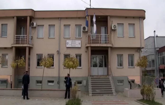 Policijska stanica u Gračanici (Foto: Kim arhiva) Policijska stanica u Gračanici (Foto: Kim arhiva)