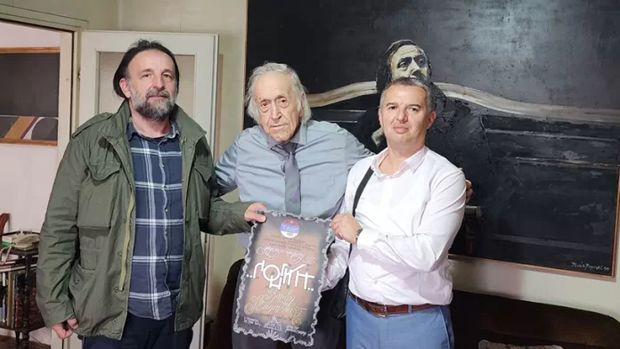 Đorđu Kadijeviću uručena nagrada „Longin“ (Foto: Dom kulture „Gračanica“) Đorđu Kadijeviću uručena nagrada „Longin“ (Foto: Dom kulture „Gračanica“)