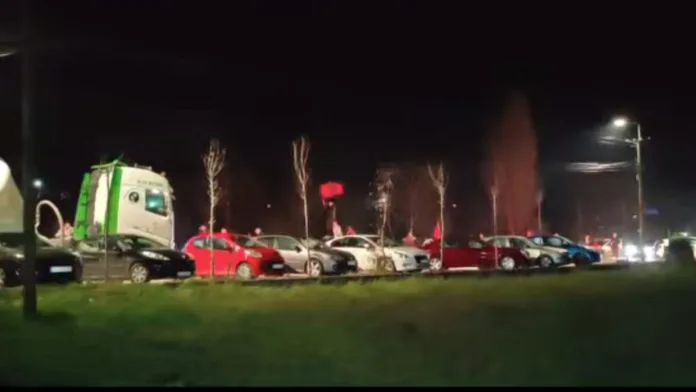 Mahanje albanskim zastavama u Gračanici (Printskrin video Fejsbuk Kim)