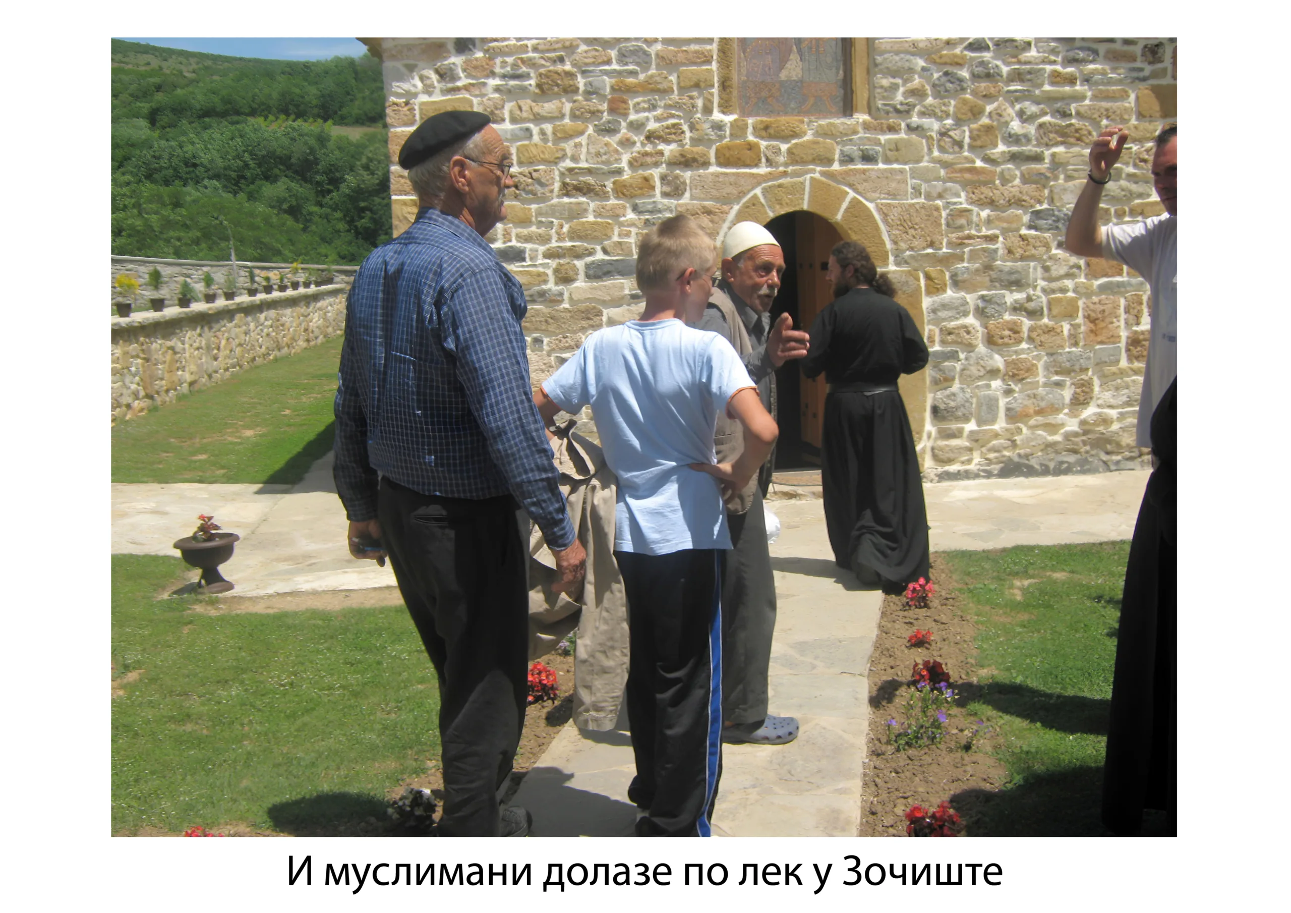 Izložba fotografija: Manastir Zočište od stradanja do vaskrsenja 2 038 scaled