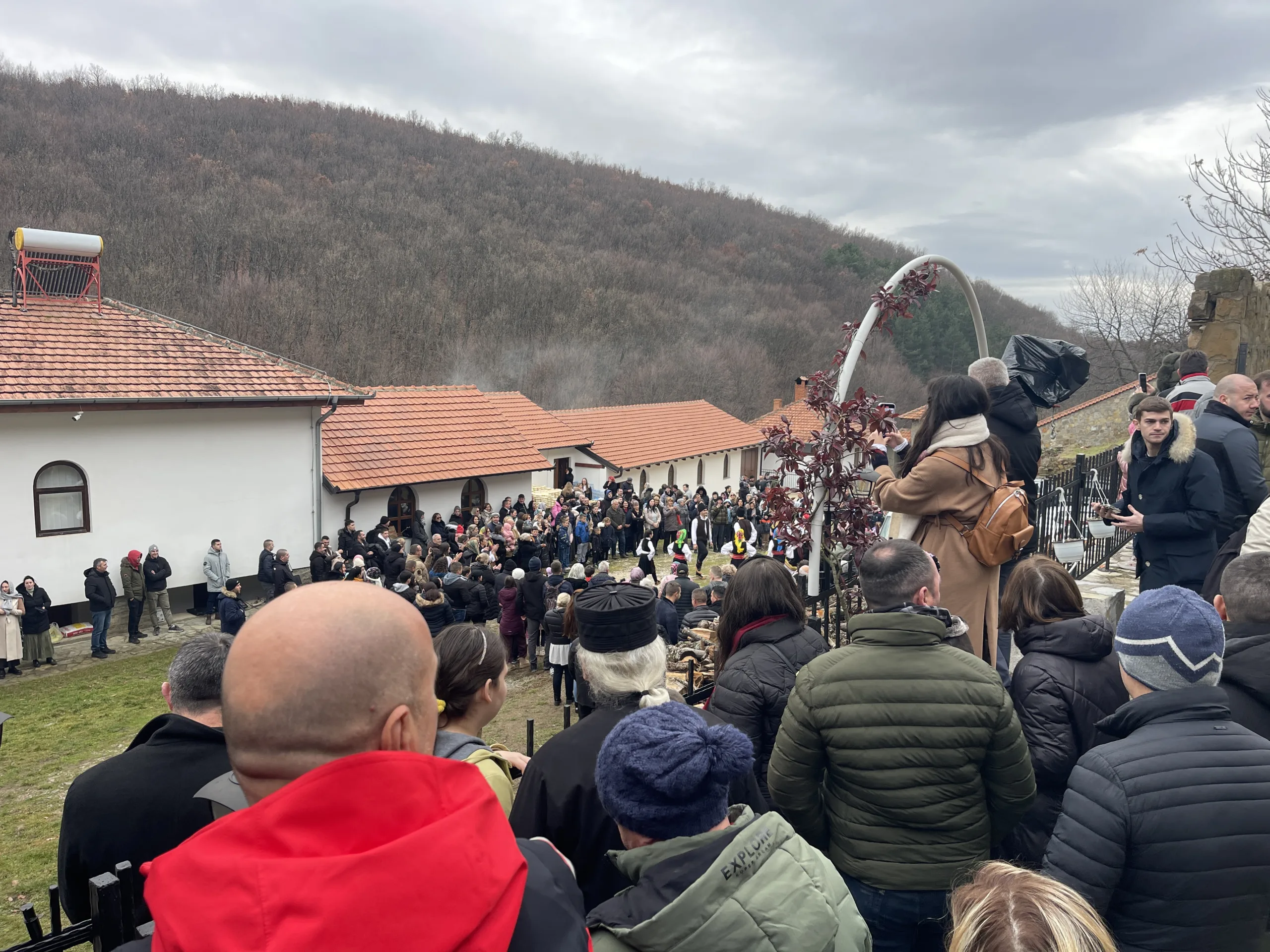 Devič: Veliki broj vernika na obeležavanju slave Svetog Joanikija 2 Slava u manastiru Devič (Foto: Radio Goraždevac)
