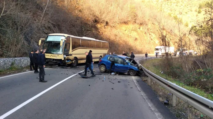 Sudar na Ibarskoj magistrali (Foto: Radio Goraždevac) Sudar na Ibarskoj magistrali (Foto: Radio Goraždevac)
