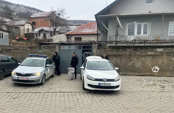 Zatvaranje Pošte i Privremenog organa u Orahovcu (Foto: Radio Goraždevac) Zatvaranje Pošte i Privremenog organa u Orahovcu (Foto: Radio Goraždevac)