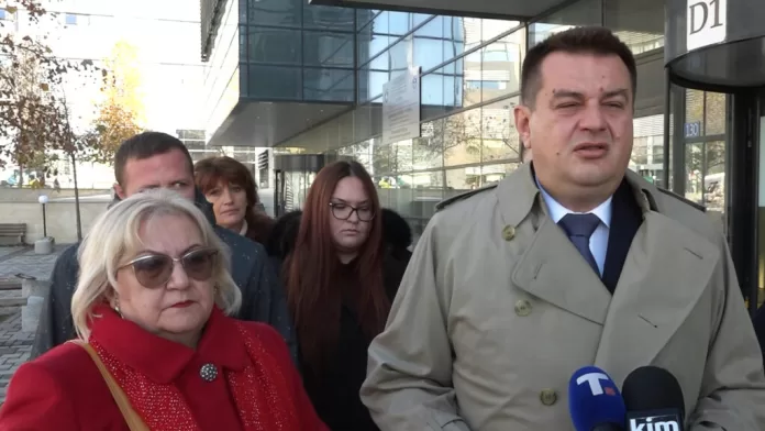 Odbrana Slađana Trajkovića Dejan Vasić i Jelena Krivokapić (Foto: arhiva Kim) Odbrana Slađana Trajkovića Dejan Vasić i Jelena Krivokapić (Foto: arhiva Kim)