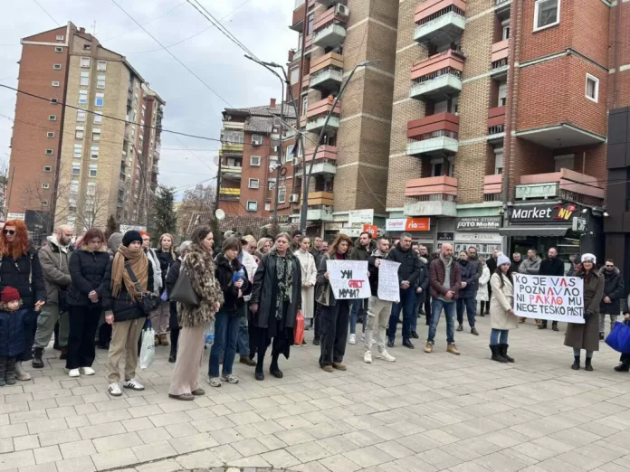 15 minuta tišine Severna Mitrovica: Nova akcija "15 minuta tišine" (Foto: Kim)
