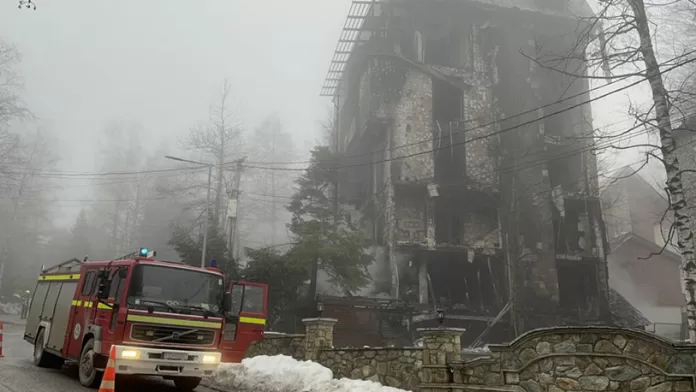 Izgoreo hotel na Brezovici (Foto Kallxo) Izgoreo hotel na Brezovici (Foto Kallxo)