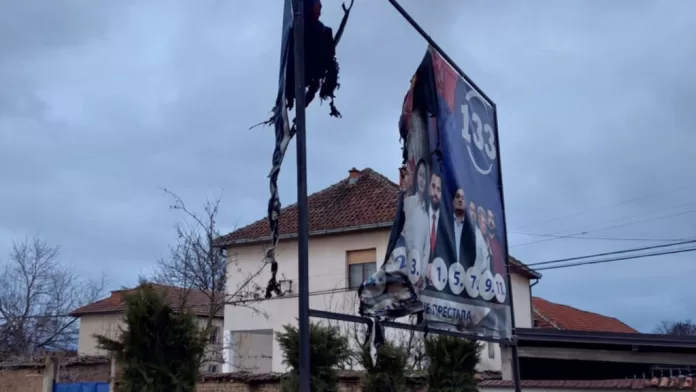 Zapaljen bilbord Srpskog narodnog pokreta (Foto: SNP) Zapaljen bilbord Srpskog narodnog pokreta (Foto: SNP)