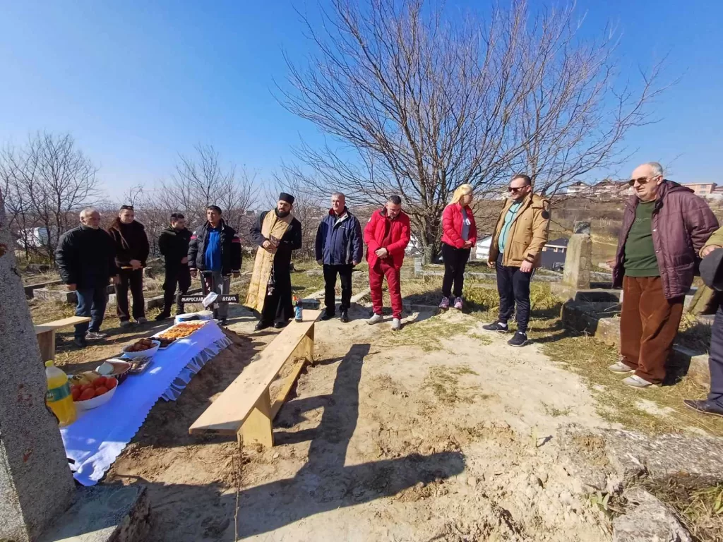Zadušnice obeležene na grobljima u Orahovcu i Prizrenu 2 Zadušnice u Orahovcu